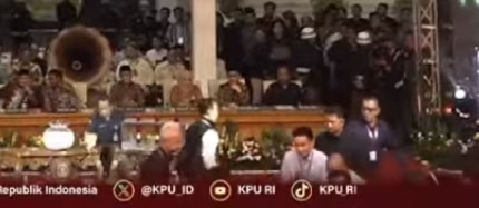 Bertemu di KPU, Gibran dan Kaesang Sungkem ke Megawati