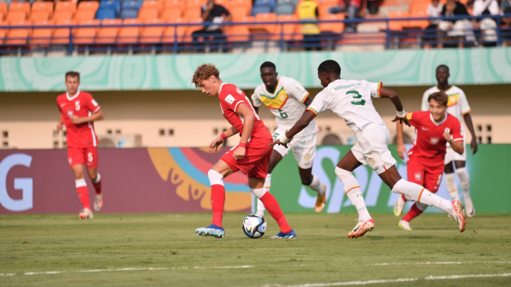 Cuaca Buruk Ganggu Pertandingan Piala Dunia U-17 di Bandung
