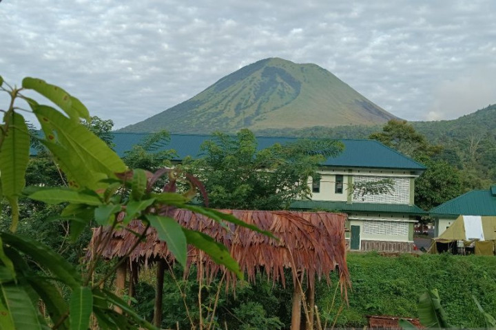 Gunung Lokon Masuk Interval Erupsi
