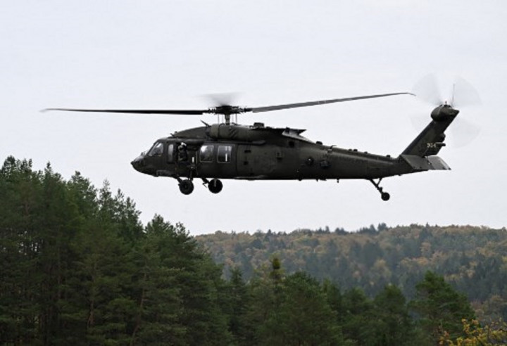 Helikopter Jepang Berlatih Halau Potensi Invasi di Pulau Okinawa