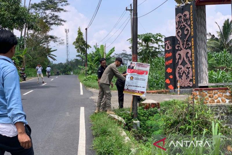 95 Alat Peraga Kampanye di Temanggung Ditertibkan