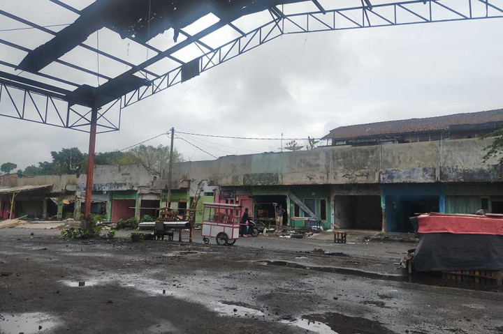 Dijadikan Tempat Transaksi PSK, Miras, dan Jual Daging Anjing, Eks Terminal Cilembang Dibongkar