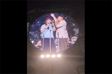 Kaget! MALIQ & D’Essentials Jadi Tamu Kejutan Konser Coldplay di GBK