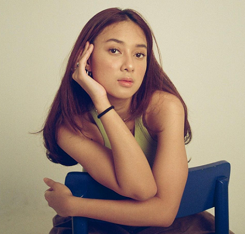 5 Gaya Fashion Rahmania Astrini, Solois Asal Bandung Pembuka Konser Coldplay di Jakarta