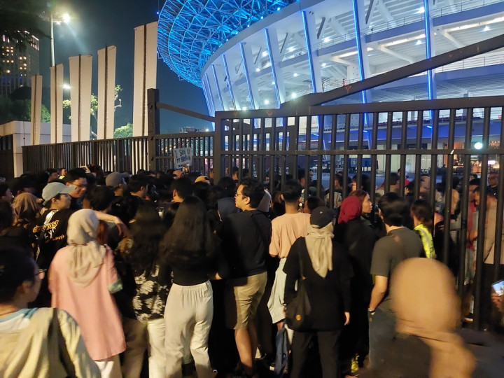 Kekecewaan Penggemar Tak Bisa Masuk Konser Coldplay karena Tiket Dipakai Orang Lain