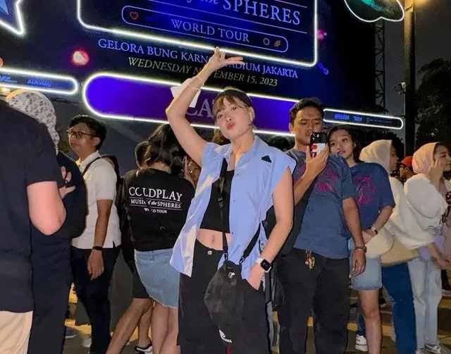 Deretan Artis Indonesia Nonton Konser Coldplay di Jakarta