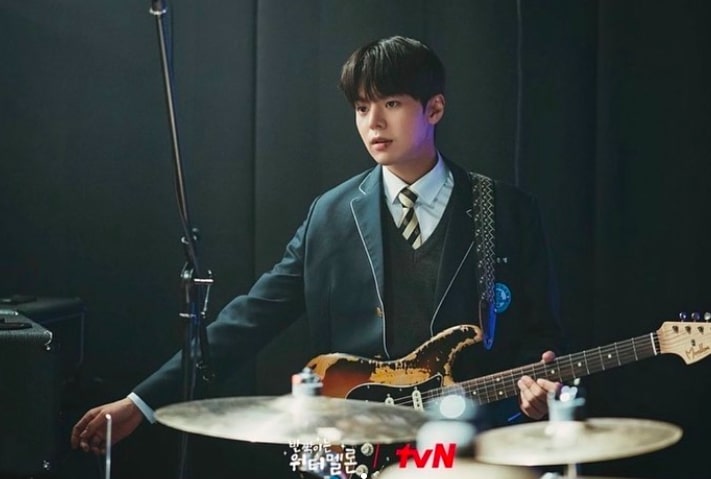 Ryeoun Mati-Matian Belajar Bahasa Isyarat Demi <i>Twinkling Watermelon</i>