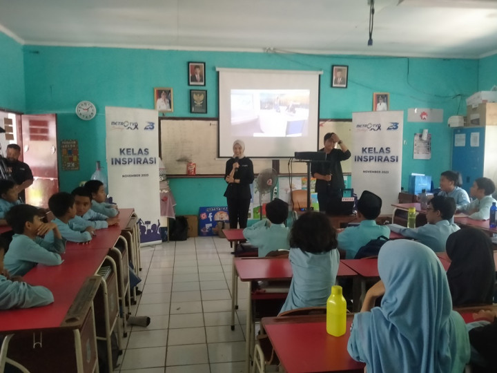 Keseruan Siswa/i SDN Puspitek Belajar Jurnalis di Kelas Inspirasi Metro TV