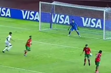 Pemain Maroko <i>Handball!</i> Wasit Tak Kasih Penalti Meski Sudah Cek VAR, Ini Penjelasannya