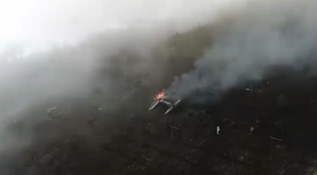 Pesawat jatuh di lereng pegunungan di Kabupaten Pasuruan, Jawa Timur, Kamis 16 November 2023/Dokumentasi warga