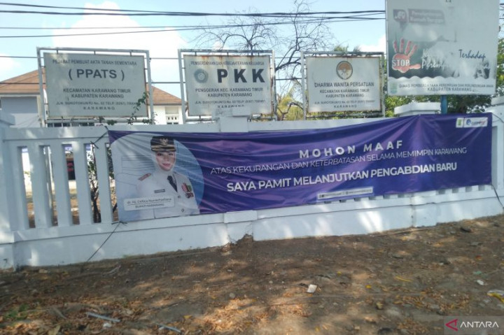 Maju Nyaleg, Spanduk Eks Bupati Karawang Bertebaran di Kantor Pemerintah, RS, dan Sekolah