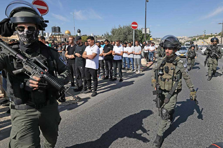 Enam Pekan Sudah Warga Palestina Dicegat Salat Jumat di Al-Aqsa