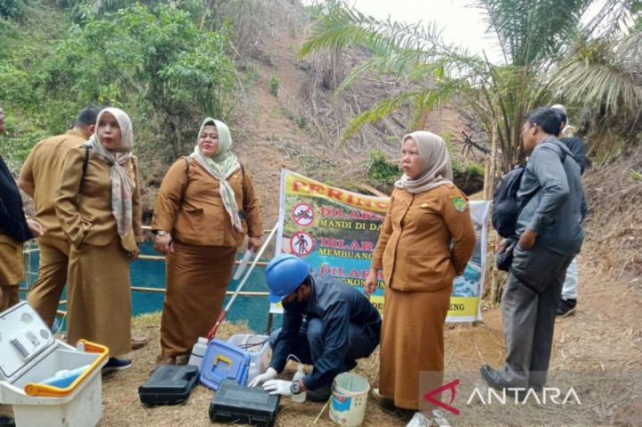 Air Danau Membiru di Bengkulu karena Penggunaan Pupuk Berlebih