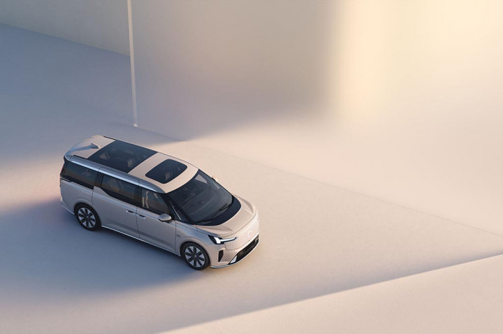 MPV Listrik Volvo EM90, Pakai Basis Teknologi dari China