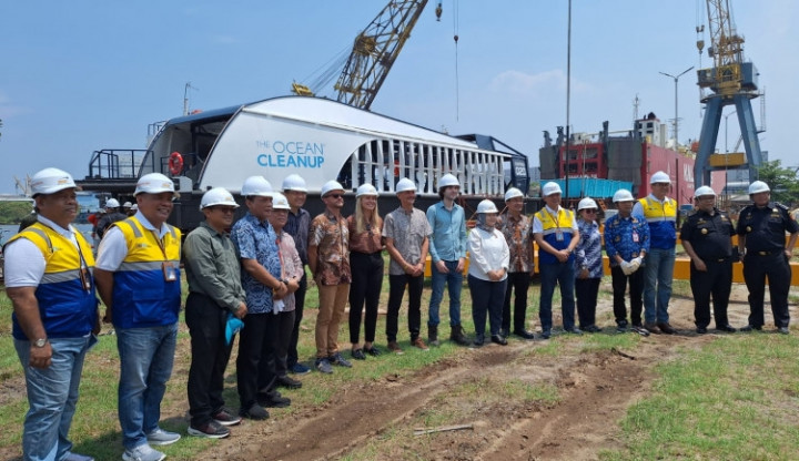 Kapal Interceptor dari Coldplay Buat Keruk Sampah di Sungai Cisadane