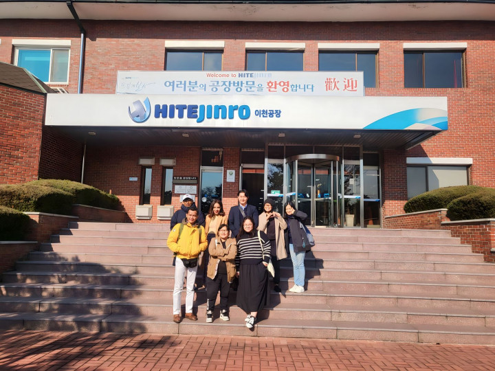 Mengintip Pabrik Minuman Tradisional Nomor 1 di Korea