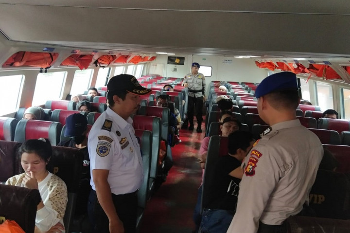 Imbauan Pemilu, Polairud Polda Riau Patroli Tingkatkan Keamanan di Pesisir