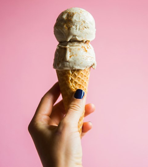 Es krim dapat membantu meredakan sementara sakit tenggorokan. Namun ini bukan obat. (Foto: Ilustrasi/Dok. Unsplash.com)