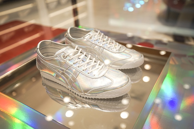 Onitsuka Tiger Rilis Koleksi 'The Holiday Aurora', Nuansa Sentuhan Hologram
