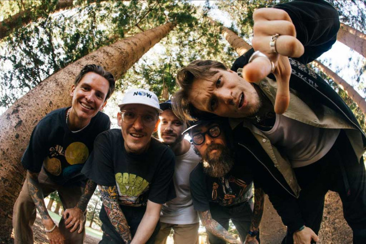 Lirik dan Makna Lagu Neck Deep 'December' Lengkap Beserta Artinya