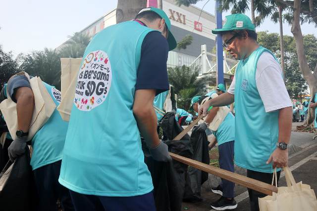PT Aeon Mall Indonesia menggelar Supogomi, acara unik bersih-bersih kota. (Foto: Dok. Istimewa)