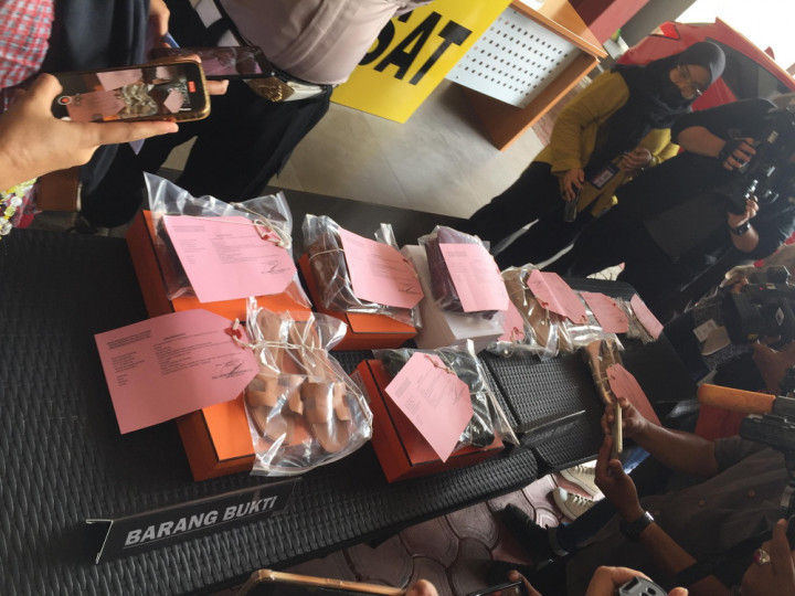 Ghisca Debora Beli Barang Branded dari Hasil Penipuan Tiket Coldplay, Apa Saja?