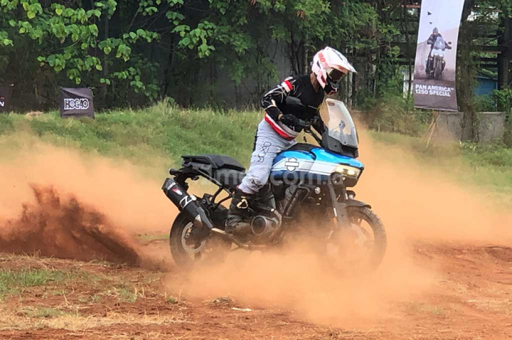 Jajal Motor Petualang Harley-Davidson Pan-America di Baja Otomotif Superblok