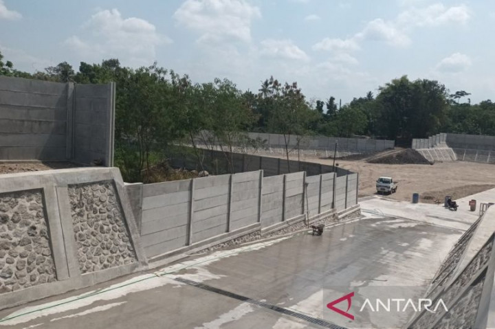 Alat Pengolah Sampah Mulai Dipasang di TPST Tamanmartani Sleman