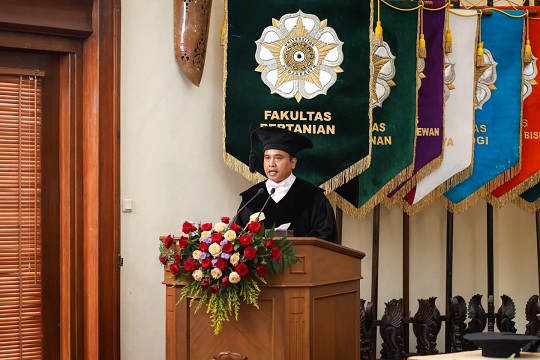 UGM Kukuhkan Prof. Subejo Sebagai Guru Besar Pertanian