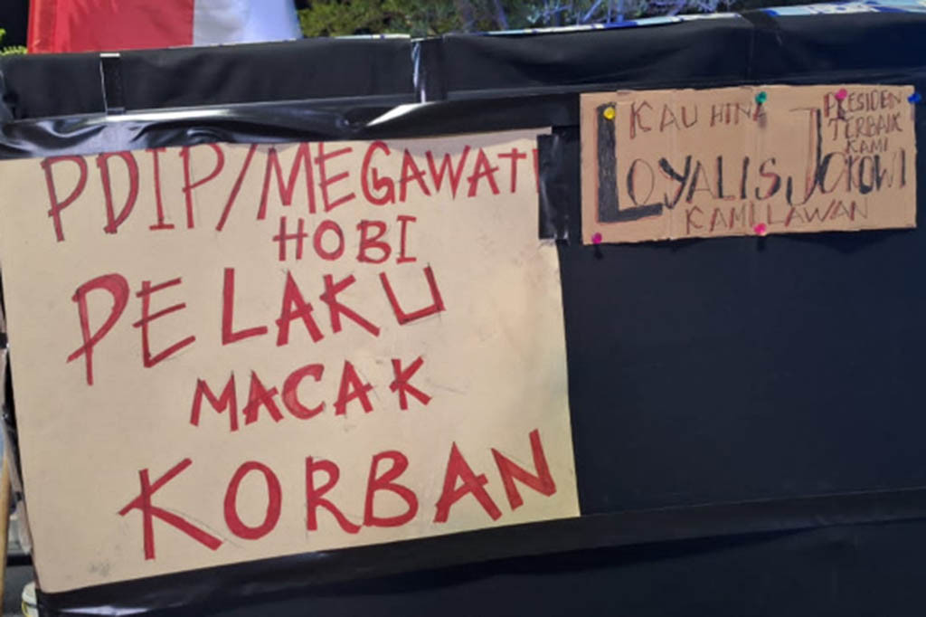 Pria Sepuh Pamer Tulisan Bernada Lecehkan Megawati dan Mahfud MD di Solo