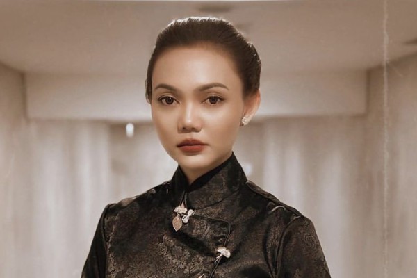 Rina Nose Menirukan Karakter Dian Sastro di Gadis Kretek, Mirip Gak?