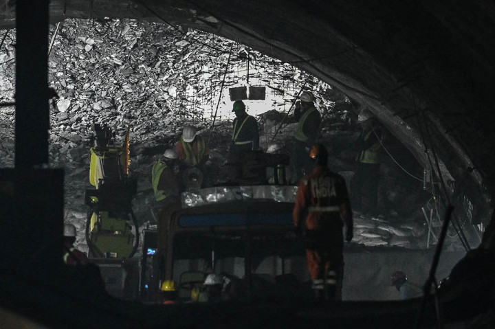 Pekerja India Terjebak di Terowongan Selama 10 Hari Terlihat di Kamera