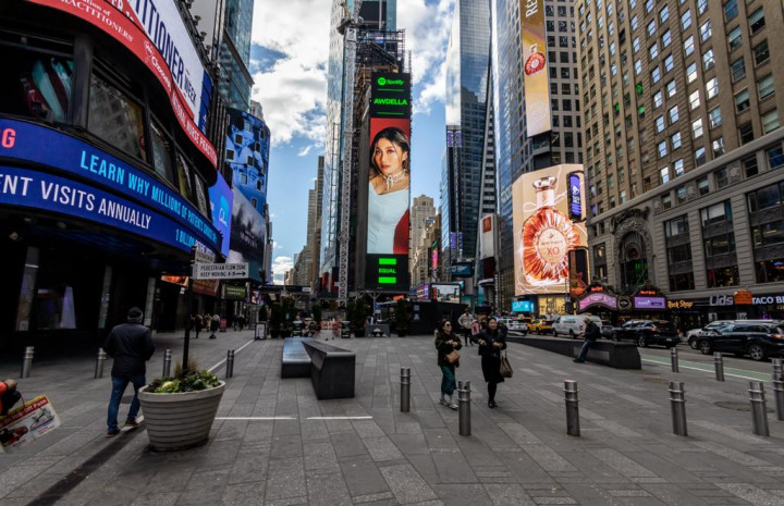 Awdella Tak Menyangka Wajahnya Muncul di Times Square Amerika