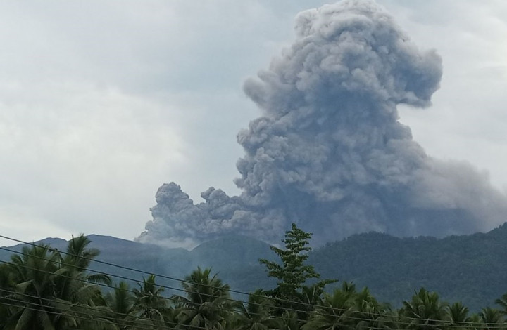 Gunung Api Dukono Erupsi, Tinggi Kolom Letusan Capai 1.900 Meter