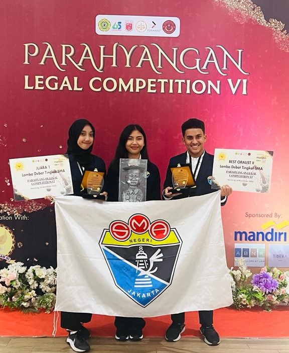 SMA Negeri 8 Jakarta Raih Juara di Parahyangan Legal Competition VI