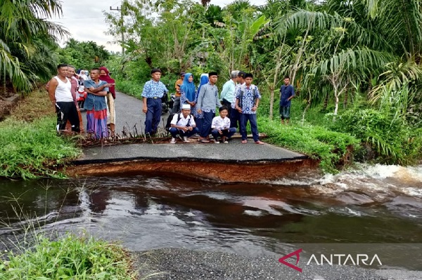 Jalan Desa di Aceh Jaya Putus Diterjang Banjir