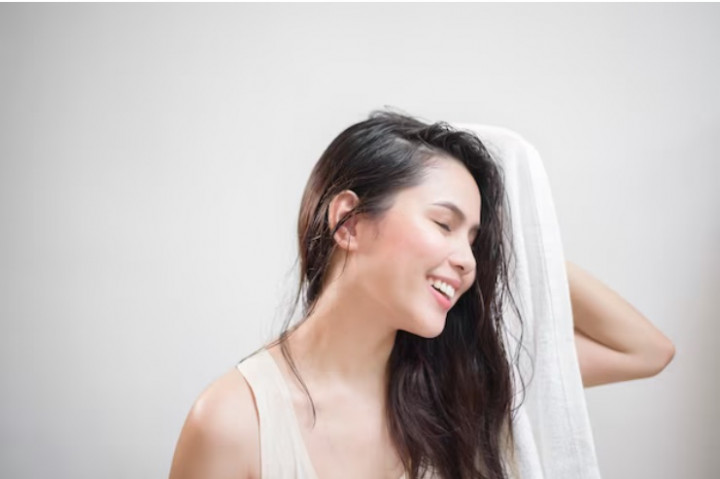 Ladies, Jangan Lakuin Lagi ya! Ini 5 Alasan Tidak Tidur saat Rambut Basah