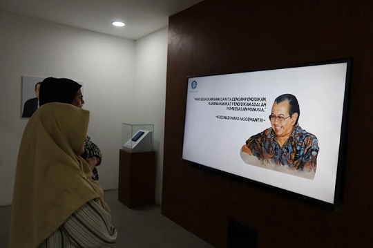 Mengenang Sang Pencetus KKN dalam Pameran Karsa Karya Koesnadi Hardjosoemantri
