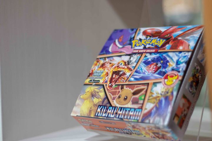 Booster Pack Pokémon Kilau Hitam Dijual, Harga Rp20 Ribu