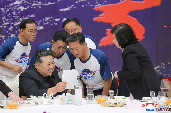 Kim Jong Un Rayakan Era Baru Kekuatan Luar Angkasa Korea Utara
