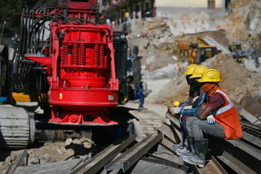Terjebak di Terowongan, Pekerja India Menanti 14 Meter Menuju Kebebasan