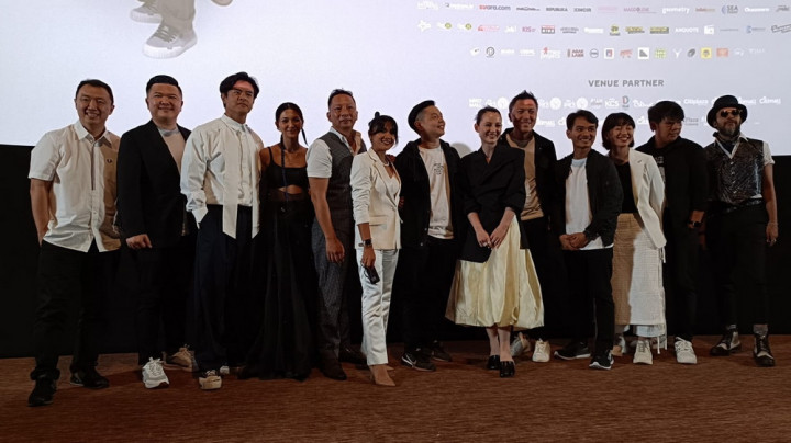 Alasan Jatuh Cinta Seperti di Film-Film Dibuat dengan Konsep Hitam Putih