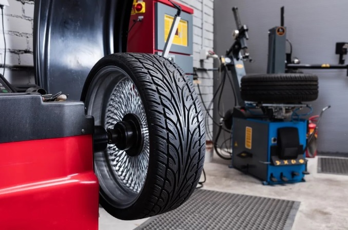 Simak, 7 Risiko Mengabaikan <i>Balancing</i> Ban Mobil