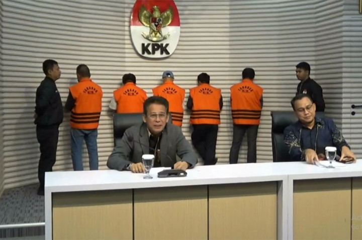 5 Tersangka Suap Proyek Pengadaan Jalan di Kaltim Ditahan KPK