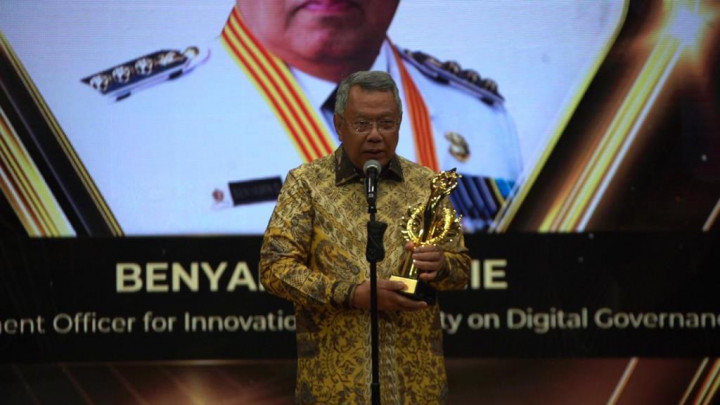 Wali Kota Tangsel Raih Government Officer for Innovation & Creativity di People of The Year 2023