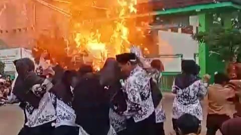Bakar Tali Pakai Korek Jadi Pemicu Balon Gas Bakar Wajah 10 Guru di Bekasi