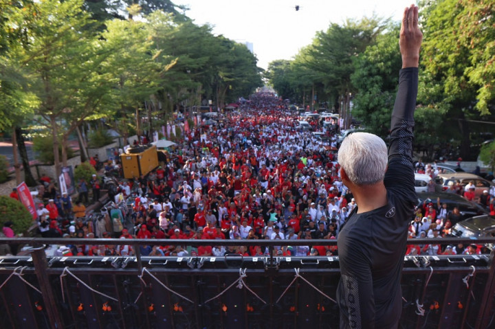 Ikut Gelar Jalan Sehat, Ganjar Tak Punya Target Khusus di Makassar