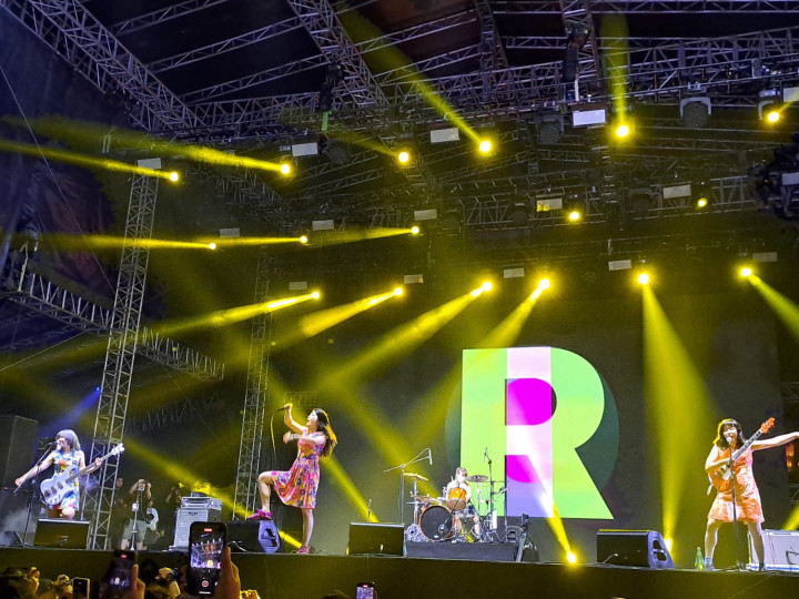 Band Punk Jepang Otoboke Beaver 'Menggila' di Senayan