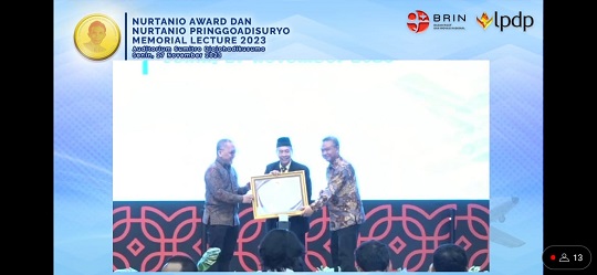 Kegemaran pada Pesawat Antarkan Harijono Djojohadjo Raih Nurtanio Award