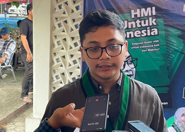 Santuni Yatim di Peluncuran Buku, Caketum HMI Bagas Ingin Lahir Banyak Intelektual Muslim